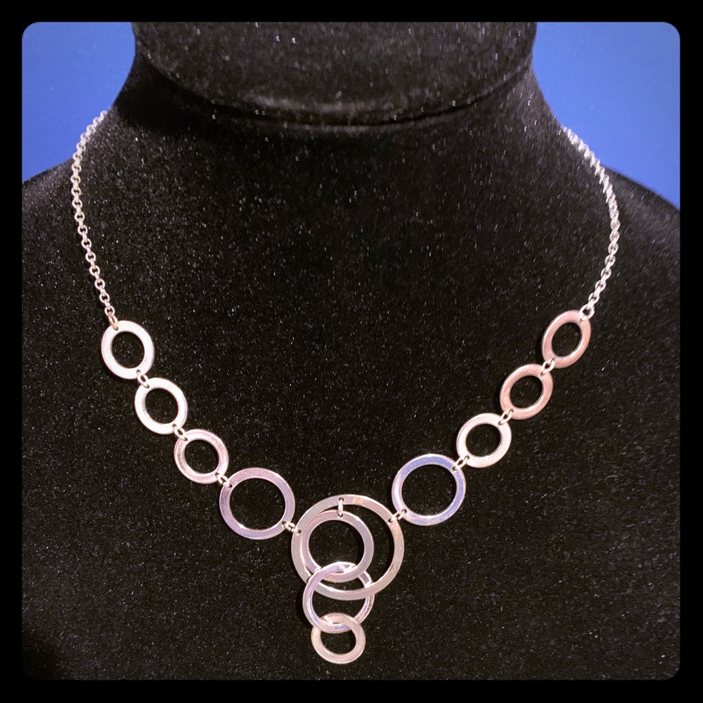 Avon necklace / simple and lovely